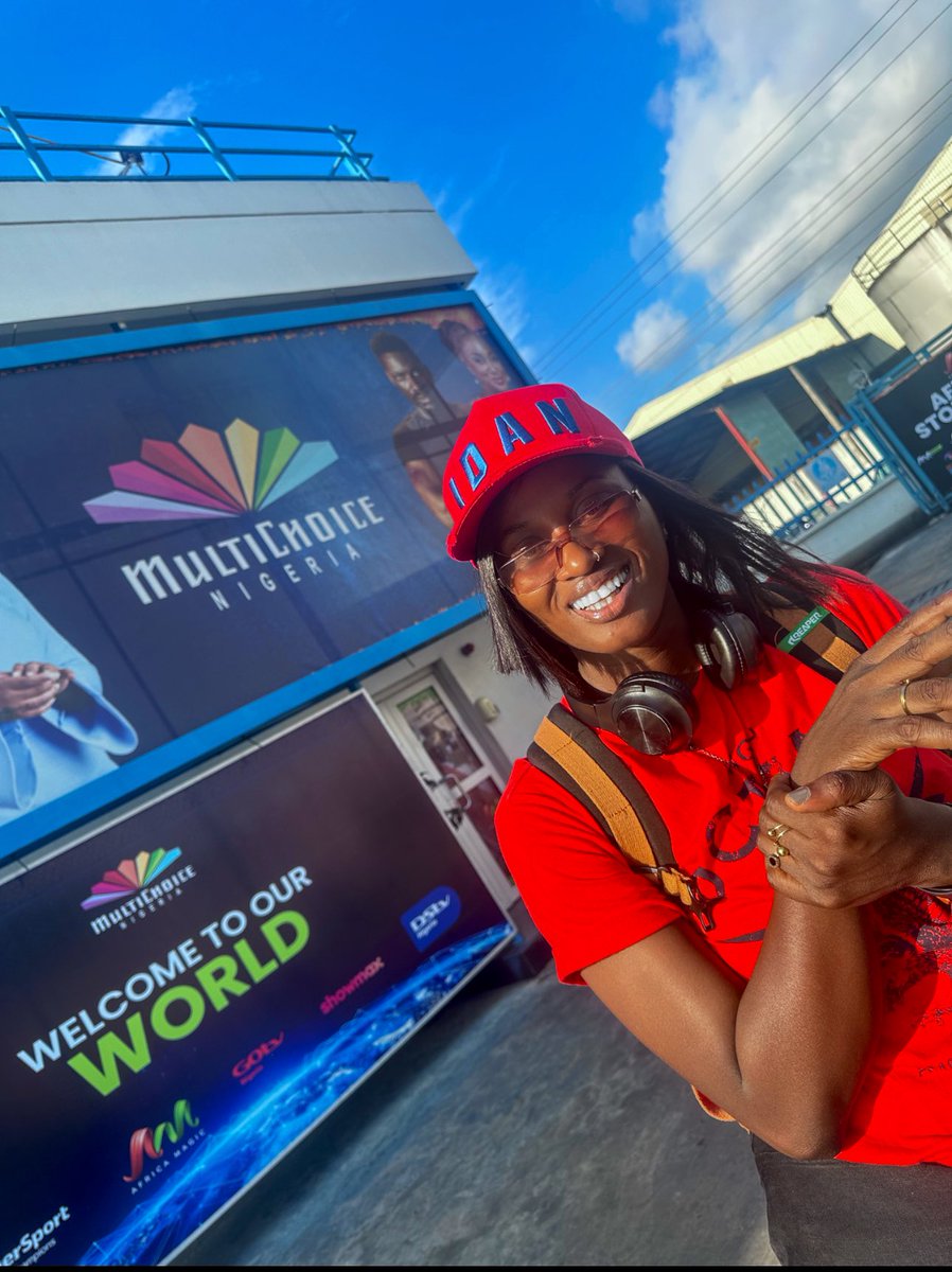 OfficialSuo's tweet image. “Na who get joy, dey give joy…..” glad to be your #OfficialPidginCommentator as Arsenal head south side to the Cherries.🍒 
Should be a straight win for the Gooners I reckon.
Catch the pidgin commentary @SuperSportTV x @DStvNg 203
Change language options to pidgin &amp;amp; we’re Live!…