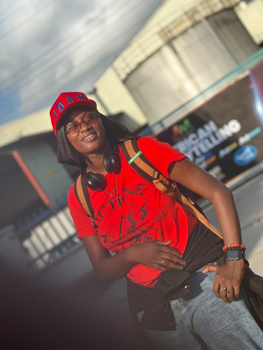 OfficialSuo's tweet image. “Na who get joy, dey give joy…..” glad to be your #OfficialPidginCommentator as Arsenal head south side to the Cherries.🍒 
Should be a straight win for the Gooners I reckon.
Catch the pidgin commentary @SuperSportTV x @DStvNg 203
Change language options to pidgin &amp;amp; we’re Live!…