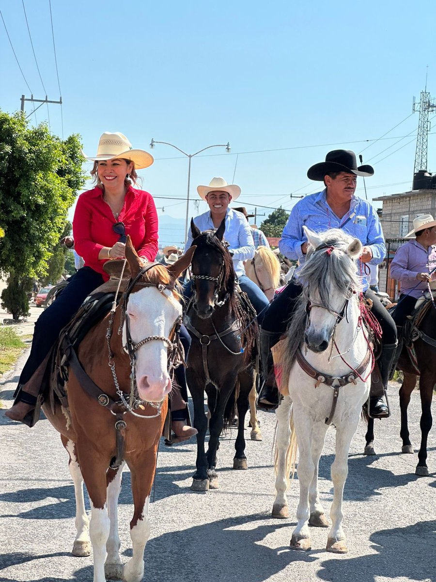 LucyMezaGzm's tweet photo. Felicito, con gran cariño a mi amigo David Salazar Guerrero por su cumpleaños y su jubilación. Estamos de regreso y juntos seguiremos construyendo por nuestro querido #Morelos. ¡Ánimo! 🇲🇽🕊️ https://t.co/PONz0lW6Fa