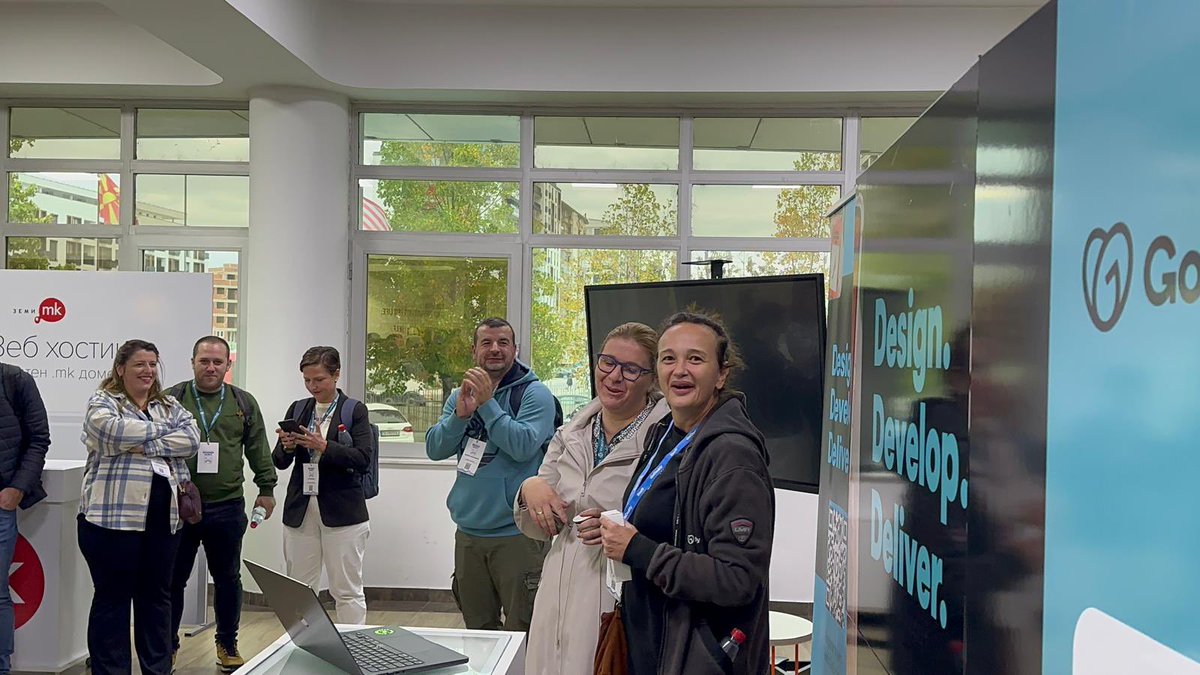 MajaDidIt's tweet photo. Stefan Misevski, O. Job.  (@maryojob) &amp; @Tvingos won our @GoDaddyPro giveaway at #WCSKP 🏆

Special 🙏 to @lanche86 for spinning the wheel and assiting the draw ⚙️

Congratulations to all the winners and hope 2CU soon! Until next time @wcskp ❤️ https://t.co/Wf3470meS2
