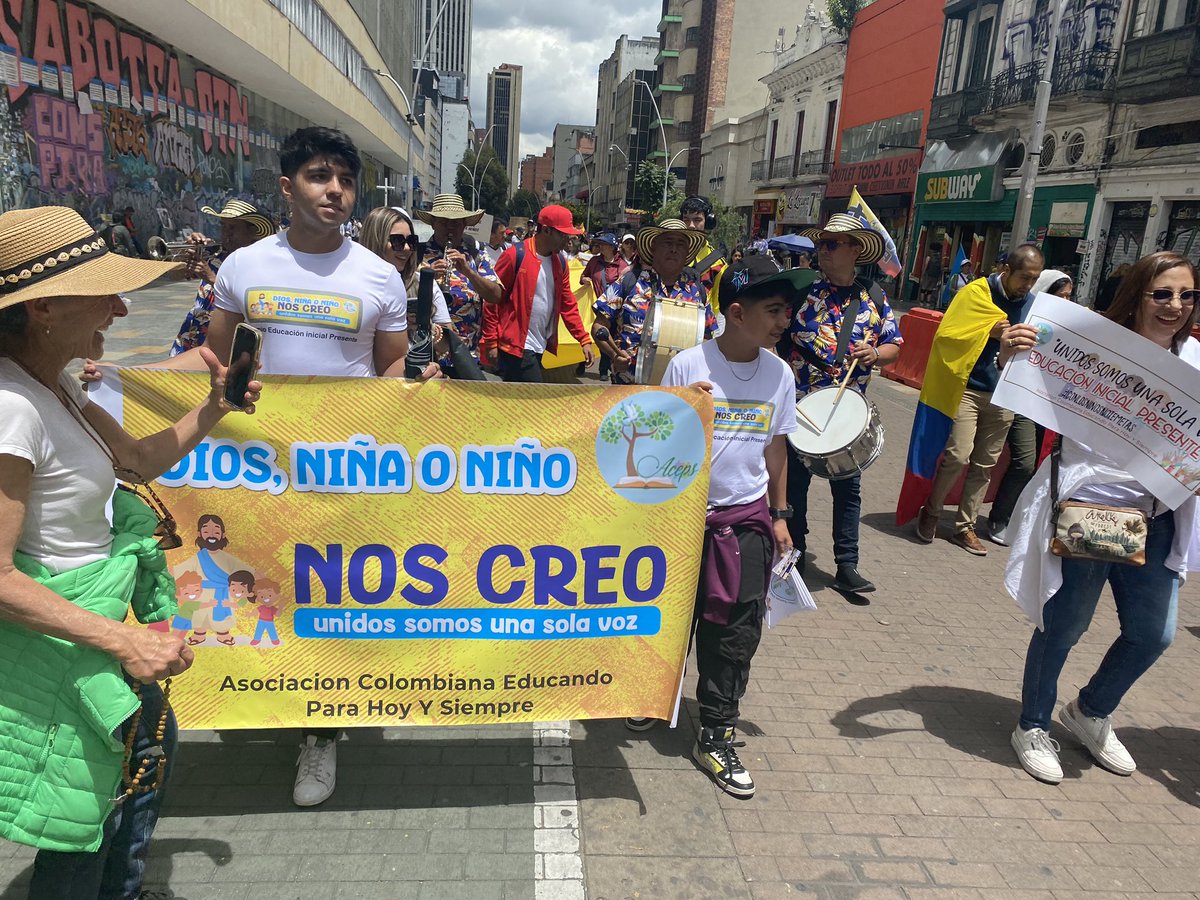 rodrigotoro12's tweet photo. #El19MarchoXLosNiños #El19Marchamos no a las aberraciones. No contra los niños. Los niños se respetan. https://t.co/4qX2wyn5it