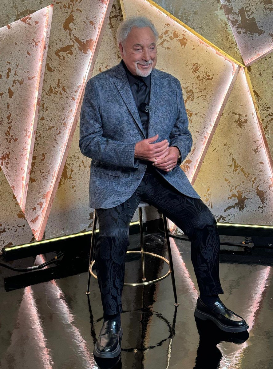 Tom Jones tweet media