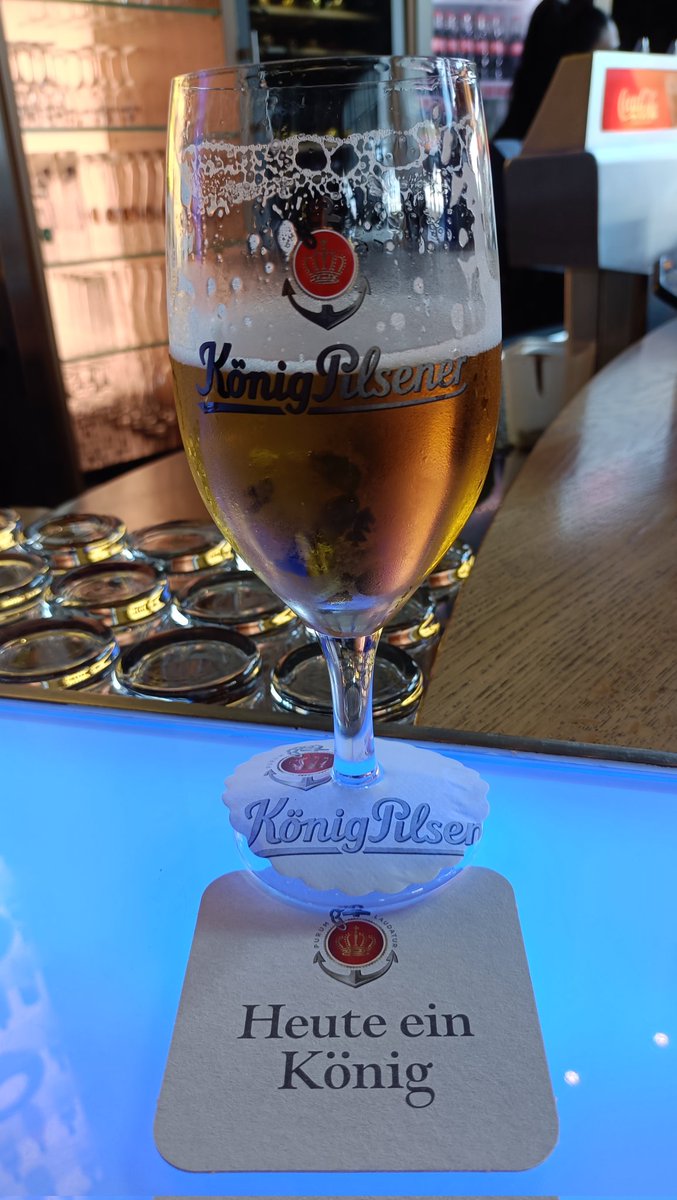PuckJansen1954's tweet photo. Moeizame overwinning #MSV op #FCDüren 1-0. Maar de drie belangrijke punten zijn weer binnen. #MSVFCD @achterhoek1974 @MarcelvE030 @Ramoncp72 https://t.co/0qbcjDPhIc