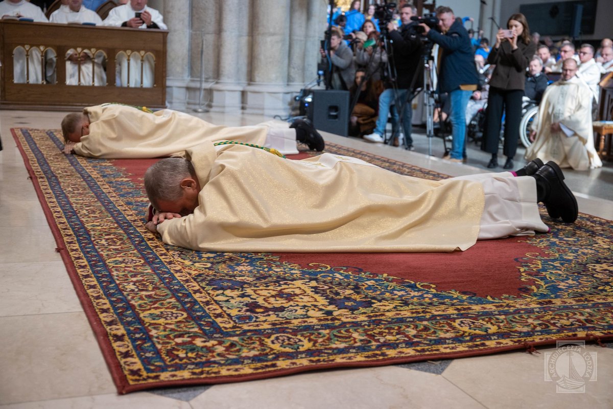 EpiskopatNews's tweet image. W bazylice archikatedralnej w Łodzi odbyły się dziś święcenia biskupie dwóch nowych biskupów pomocniczych @ArchLodz bp. Piotra Kleszcza OFM Conv. oraz bp. Zbigniewa Wołkowicza.  

#Relacja z uroczystości: episkopat.pl/doc/219890.W-L…

fot. ks. Paweł Kłys/ @ArchLodz