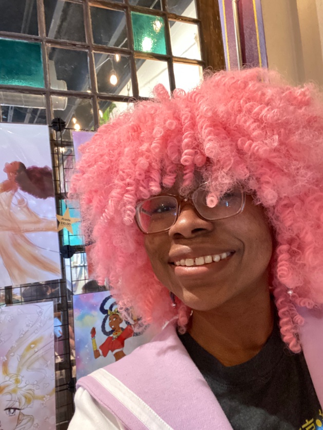 leandrawwz's tweet photo. Look for the lil lady with the big pink hair #haloroasters #bizarrebazaar https://t.co/8ABd4Arbf3