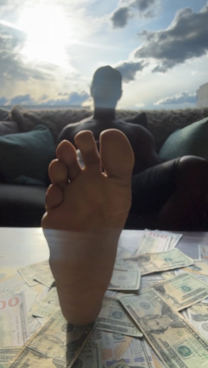bigcocklad12345's tweet photo. Findom guy @BBCashKing 

RT if you like feet https://t.co/5i0iUKqCR1