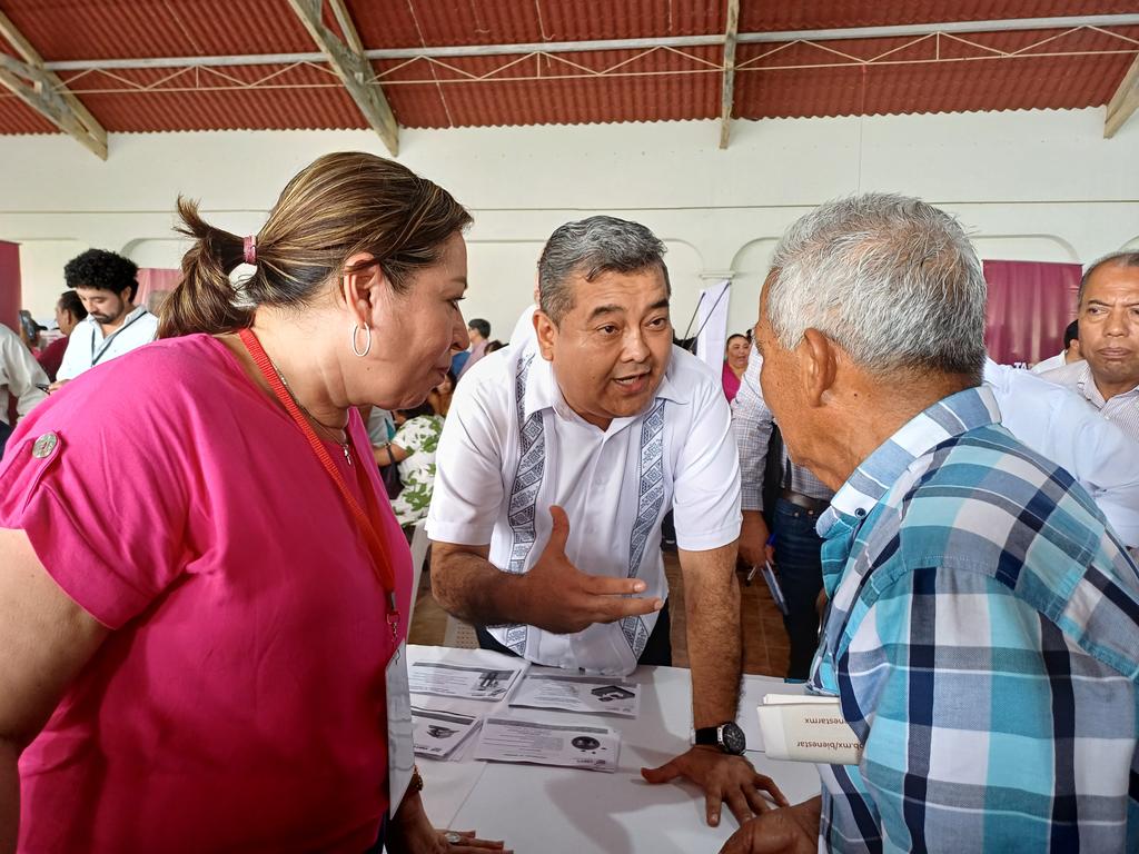 Audiencia Pública en Tecolutilla; Comalcalco orientamos a un grupo de madres de familia y estudiantes de la Casa de la Cultura de Ciudad Tecolutilla Comalcalco, dentro del marco de las "Jornadas de atención al pueblo en territorio", encabezadas por el gobernador <a href="/TabascoJavier/">JAVIER MAY</a>