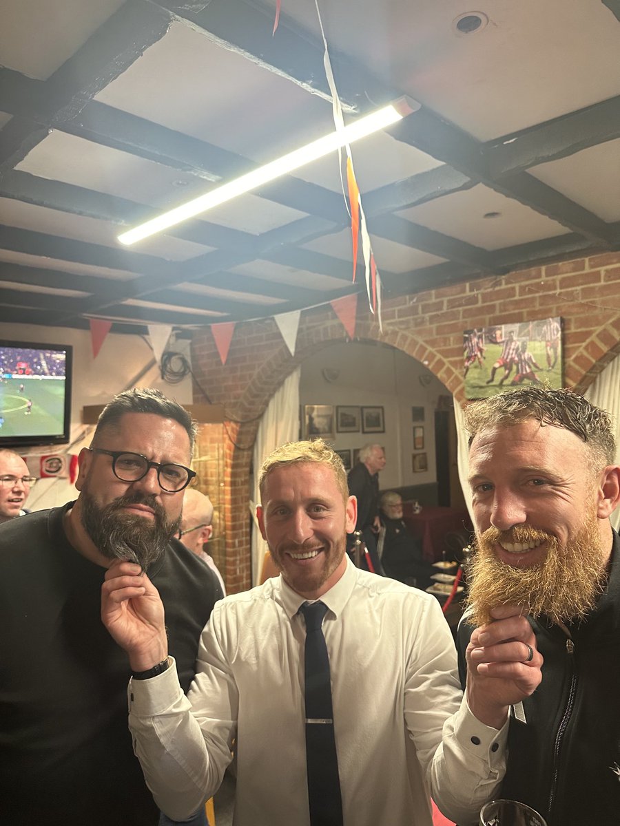 Having a beard off ⁦<a href="/CamberleyTownFC/">Camberley Town</a>⁩ 🧔🏻‍♂️