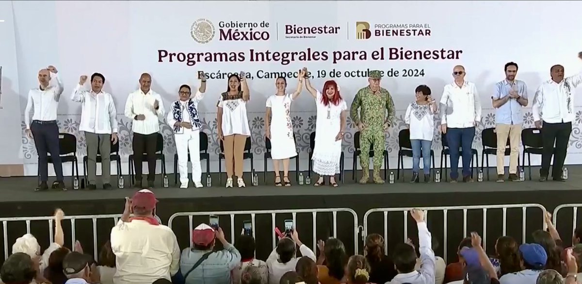 Maxima989FM's tweet photo. Presenta la presidenta @Claudiashein programas de Bienestar en Escarcega. La acompaña la gobernadora de Campeche @LaydaSansores 
 
#Máxima989 #CdDelCarmen https://t.co/4kv92eaniz