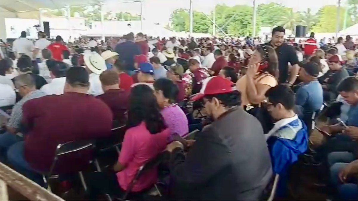 Maxima989FM's tweet photo. Presenta la presidenta @Claudiashein programas de Bienestar en Escarcega. La acompaña la gobernadora de Campeche @LaydaSansores 
 
#Máxima989 #CdDelCarmen https://t.co/4kv92eaniz