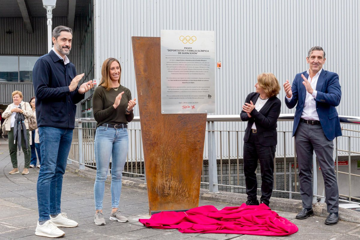 Raúl Entrerríos (@raul_entrerrios) on Twitter photo Hoy se ha inaugurado el paseo ‘Deportistas y Familia Olímpica de Gijón/Xixón’.
Orgullosos de formar parte de la historia olímpica de la ciudad y agradecidos por el recocimiento de nuestra gente. Gracias <a href="/PDMGijon/">Gijón/Xixón Deporte</a> y <a href="/OlimpicAsturias/">Familia Olímpica Asturiana</a> por este bonito acto.
📸 LNE/ L.Manso Hoy se ha inaugurado el paseo ‘Deportistas y Familia Olímpica de Gijón/Xixón’.
Orgullosos de formar parte de la historia olímpica de la ciudad y agradecidos por el recocimiento de nuestra gente. Gracias <a href="/PDMGijon/">Gijón/Xixón Deporte</a> y <a href="/OlimpicAsturias/">Familia Olímpica Asturiana</a> por este bonito acto.
📸 LNE/ L.Manso