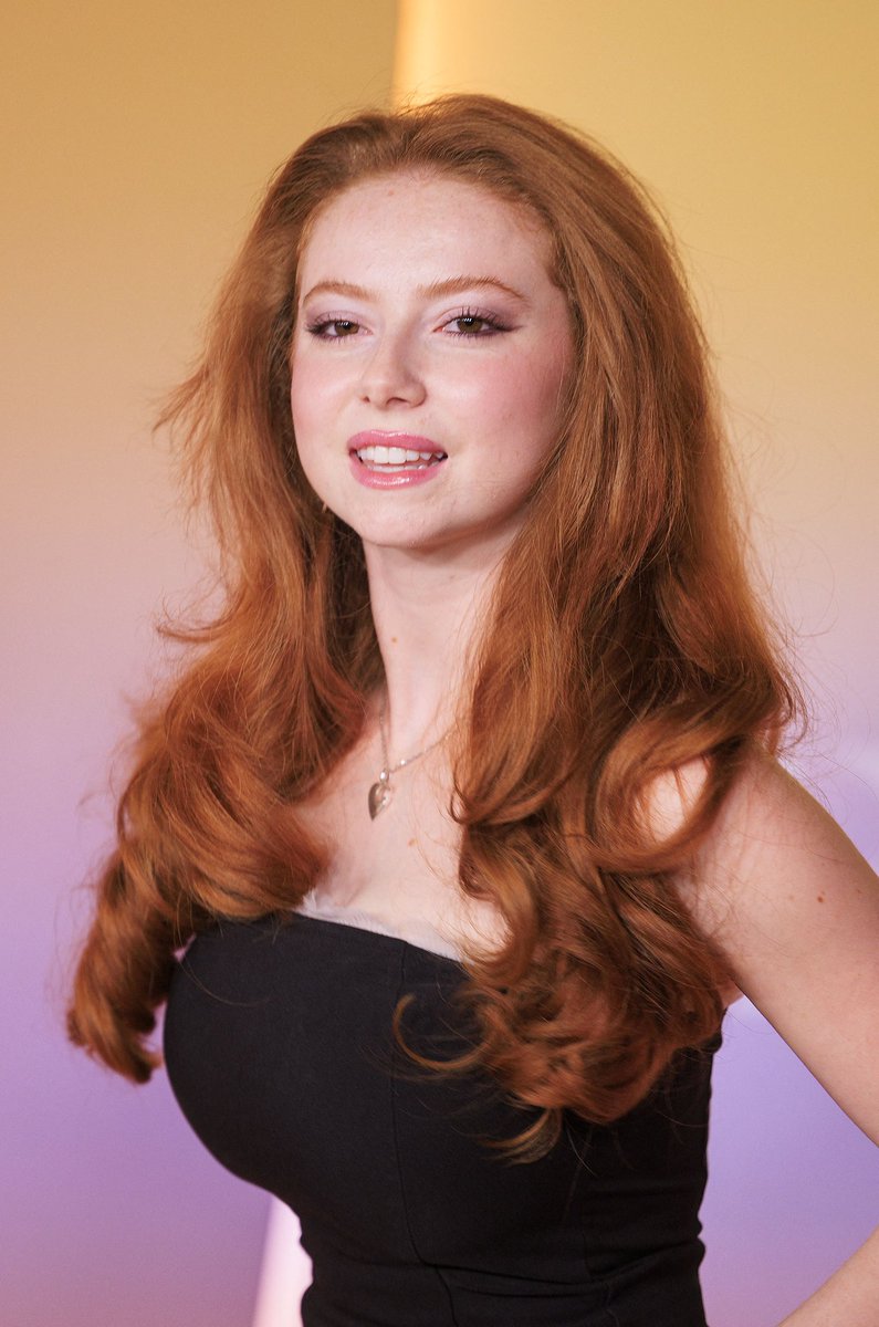 SkyKenobi82v2's tweet photo. The c0ck-hardening curves on Francesca Capaldi though.

I bet she's a wild little firecracker in bed. https://t.co/3M9PJCzAw4