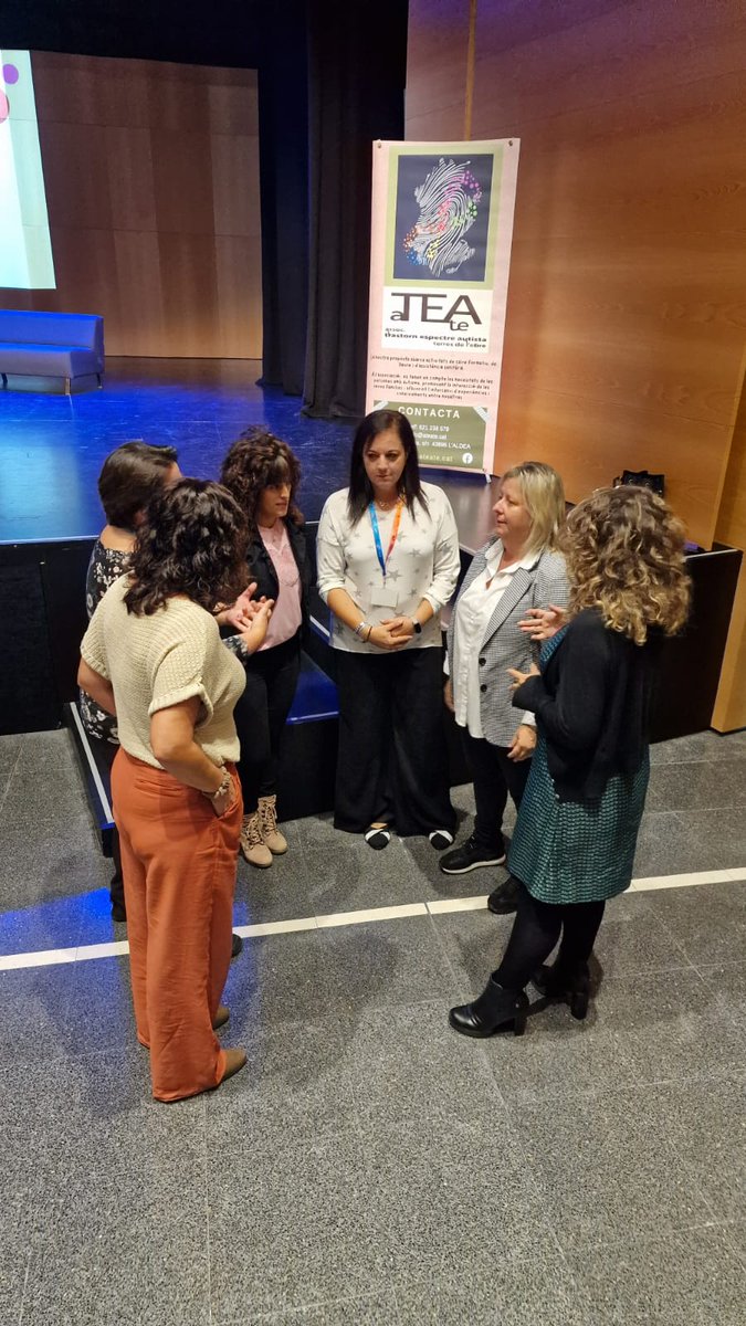 JessEMD1's tweet photo. La regidora d'educació Carolina Echevarria assisteix a la III Jornada "Parlem d'autisme" organitzada per ATEATE,  on entre altres han presentat el projecte de patis inclusius que just ha començat a l'IE Daniel Mangrané.

#somdeJesús https://t.co/bdsaK5xWye