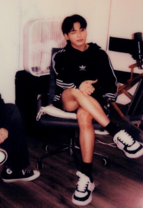 loveforku's tweet photo. happy one year to this jungkook https://t.co/AxsoN6eIZ5