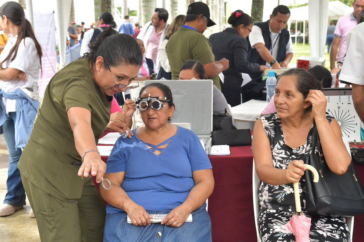 TabascoJavier's tweet photo. Muchas gracias al pueblo de Ciudad Tecolutilla por la confianza y al presidente @OvidioPeraltaS por recibirnos en Comalcalco. Seguimos dando atención directa en territorio. https://t.co/Y0oZp1VHde