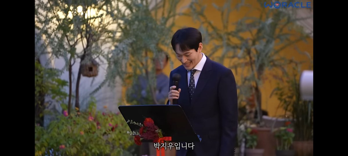 dodolime's tweet photo. 송지은 박위 결혼했다고해서 영상보는데 축사보고 기겁함. 
박위 동생이 자신을 송지은양의 영원한 서방님이라고 지칭하는 것도 이상하고 축사내용이 결혼축하가 아닌 형한테 장애가 생겨서 간병하느라 힘들었고 이제 이걸 송지은한테 주겠다라는 식으로 말함. 그리고 사람들 앞에서 배출어쩌고라면서 https://t.co/cBmfrJA8gy