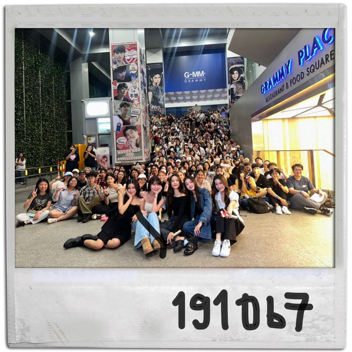 เป็นยังไงกันบ้างง ฝาก uncut ใน viu ด้วยนะคั้บ
ถึงเวลาส่งไม้ต่อให้ผู้ชมอย่างเป็นทางการ สำหรับวันนี้ขอบคุณมากๆนะคะทั้งกำลังใจตรงหน้าและกำลังใจออนไลน์ หลากหลายความรู้สึกมากๆที่เกิดขึ้นในวันนี้ ในฐานะนักแสดงน้อมรับทุกคำติชมเพื่อนำไปพัฒนาต่อ หากผิดพลาดประการใดขออภัยไว้ ณ ที่นี้ด้วยค่ะ