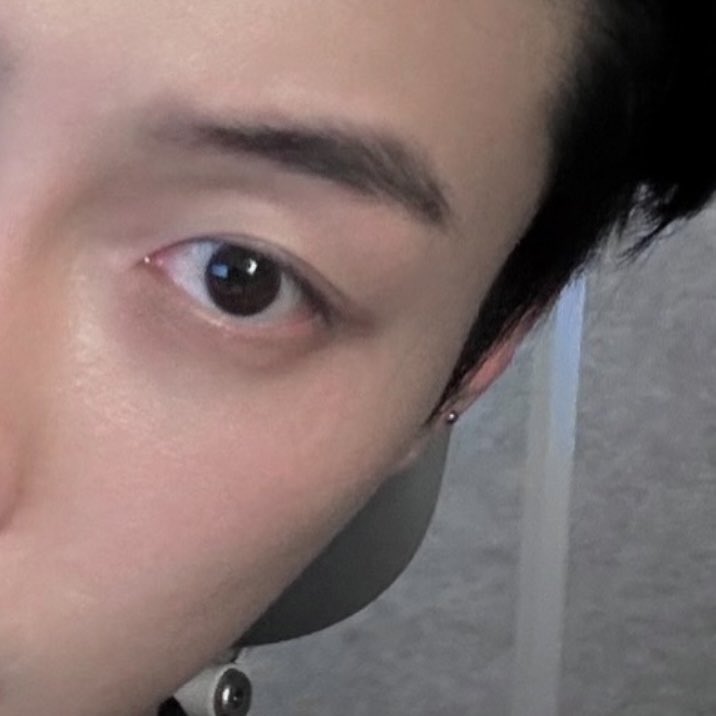 p0lar_oid's tweet photo. 20대 때 스트레스 받으면 귀 뚫으러 가고 피어싱 기본 두 세 개 끼면서 화려하게 하고 다녔던 사람이 30대 접어들고는 심플한 은단 피어싱 하나로 정착한 게 최종함락 포인트라고 생각함 https://t.co/r3FoE0nGeQ