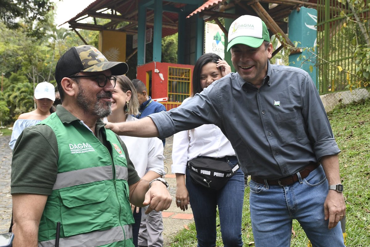 alejoeder's tweet photo. Hoy vimos el renacer de "Kali", una hermosa aguila coronada que, como nuestra ciudad, fue atacada y abandonada hace unos meses en El Ingenio y hoy, tras 2 meses de largos cuidados, vuelve a abrir sus alas al mundo, mostrando su grandeza y poderío. 

¡"Kali" somos nosotros! Una ciudad que ama, cuida y protege su fauna y que vuelve a mostrar su inmensidad. Gracias "Kali" por esta enseñanza y gracias al equipo del @DagmaOficial por todo este trabajo.

¡Kali, vuela alto!
