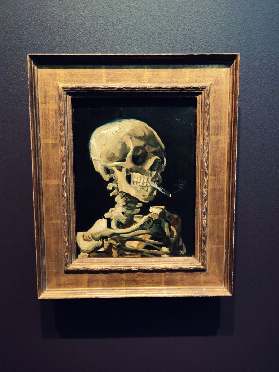 TeemuSintonen's tweet image. Gothic Modern on yksi taidokkaimmin kuratoiduista näyttelyistä mitä olen ikinä nähnyt. Marianne Stokes oli uusi tuttavuus! Upeita teoksia hänellä. Pakko mennä vielä uudestaan! Lapsen mielestä tupakoiva luuranko oli (tietysti) paras! @AteneumMuseum #GothicModern #Ateneum 💀🚬