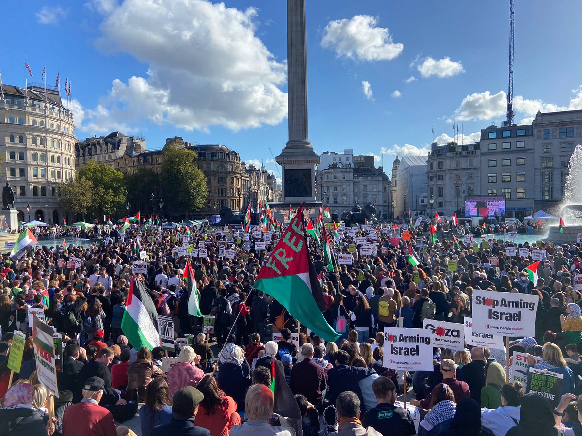 sevilayces's tweet photo. London <333 @PSCupdates https://t.co/sif4mEgS1d