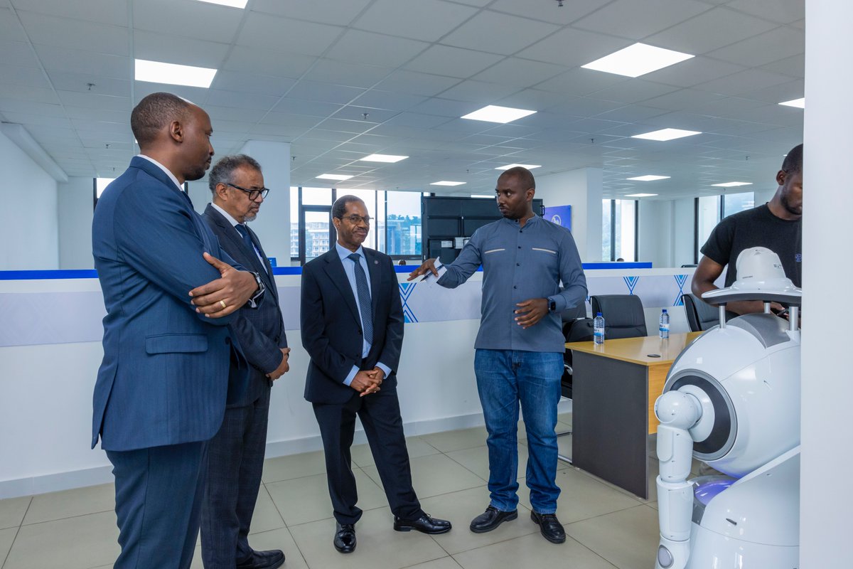 RwandaHealth's tweet photo. During his visit, WHO Director-General @DrTedros visited the National Command Post, where he met with the teams leading the fight against the #Marburg virus. He commended the excellent work being done to manage the outbreak in Rwanda. 
#StopMarburg https://t.co/Chu5KAvuUs