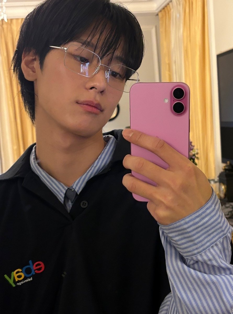 dailyljy's tweet photo. i 🩷 nerds https://t.co/hJUrNttBEN