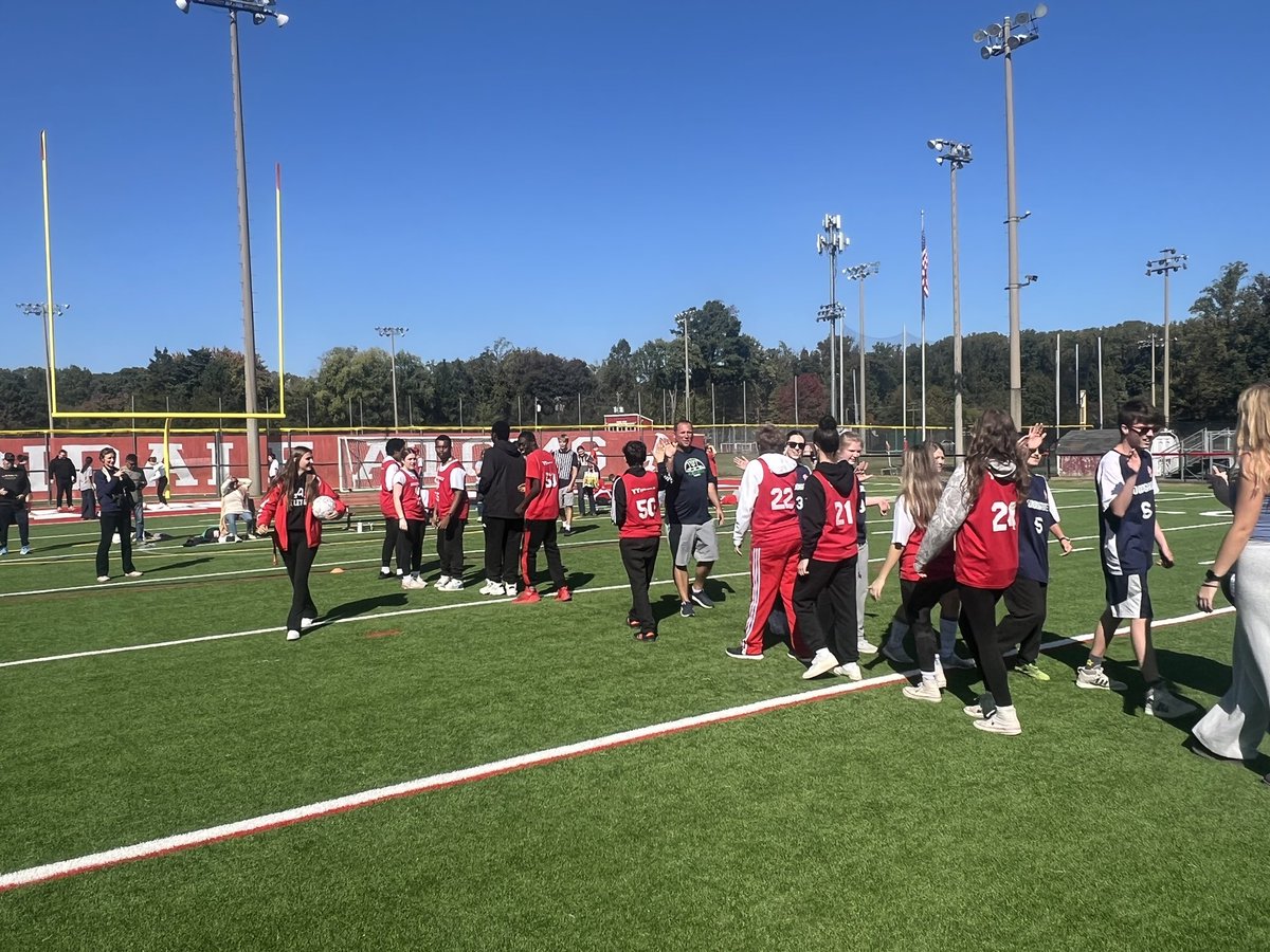 JaeLee0423's tweet photo. Annandale HS was thrilled to host a Special Olympics Unified Soccer tournament on a beautiful day! In an exciting match, we came out on top with a hard-fought 12-11 win against Woodgrove HS. A great day of fun, teamwork, and community spirit! #AtomNation #YOUnified https://t.co/oK3k4jXFP5