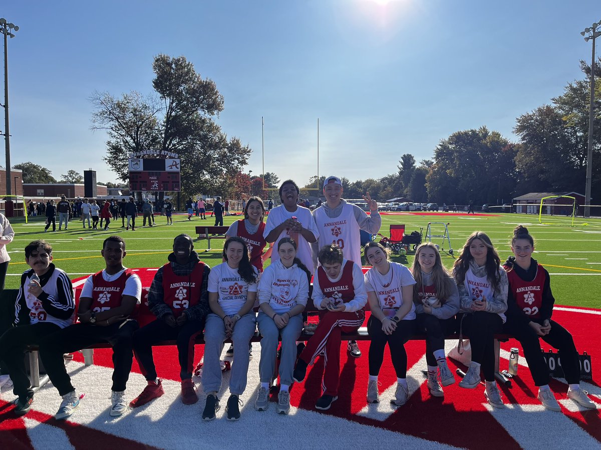 JaeLee0423's tweet photo. Annandale HS was thrilled to host a Special Olympics Unified Soccer tournament on a beautiful day! In an exciting match, we came out on top with a hard-fought 12-11 win against Woodgrove HS. A great day of fun, teamwork, and community spirit! #AtomNation #YOUnified https://t.co/oK3k4jXFP5