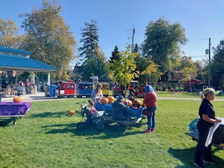 OPP_WR's tweet photo. What a fantastic day for a parade and pumpkin carving.
#EssexCtyOPP was out for the #migrationfest in the Town of Kingsville. Many activities during the Migration fest this weekend. Visit https://t.co/vDAgNf42oO for more information for the weekends festivities.^sd
#kingsville
#community
#festival
