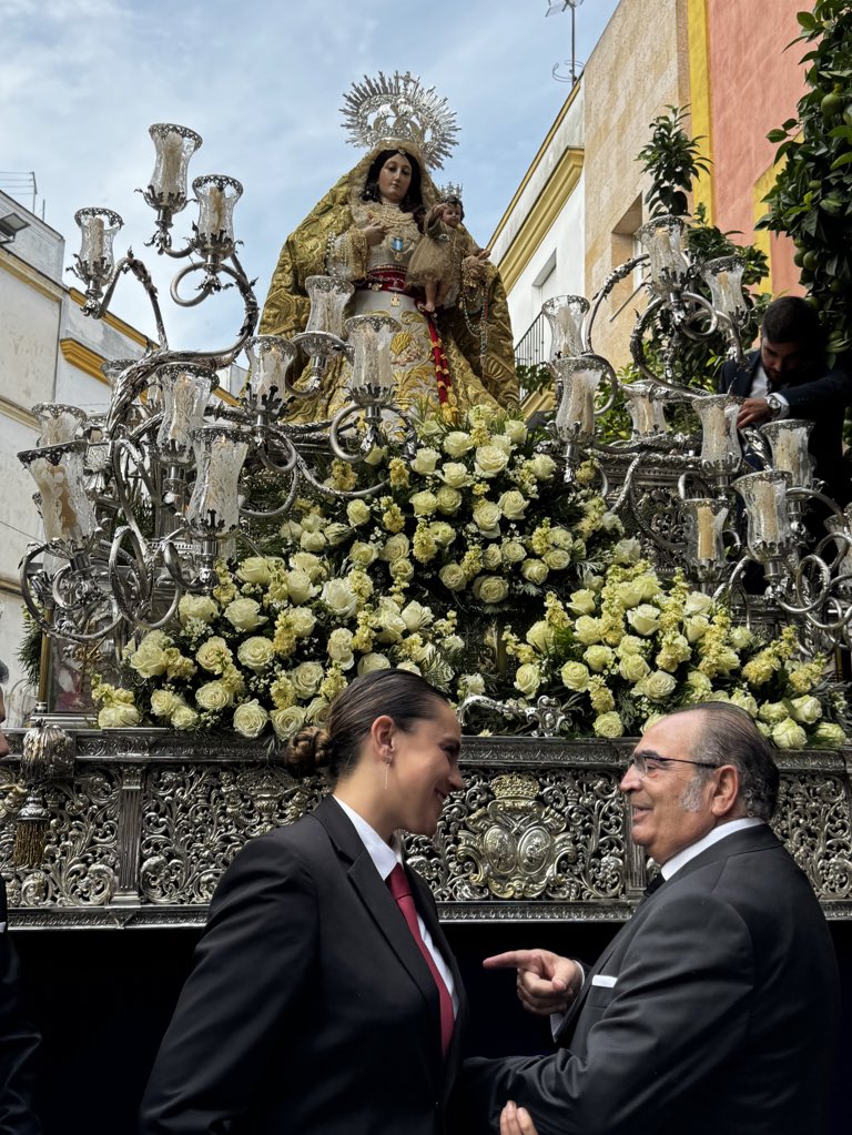 En la Magna Mariana de Jerez he tenido el honor de tocar el martillo en la levantá “Tu Soleá, Rosario" suene tras Madre de Dios del Rosario, hermandad a la que acompaño con la <a href="/BM_F_Guerrero/">BM Fernando Guerrero</a> 

Desde aquí agradecer enormemente este gesto a la hermandad, siempre lo llevaré en mí.