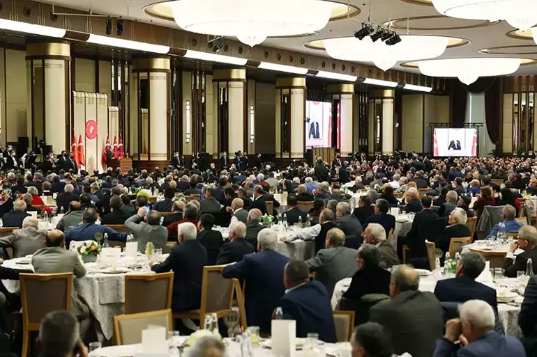 sendika_org's tweet photo. Erdoğan’ın muhtarlar buluşmasında muhalif muhtarlara engel: Önce “katılım zorunlu”, sonra “sen gelme” dediler 

https://t.co/nkAsIZl8Y3 https://t.co/lmiHRVsv3C