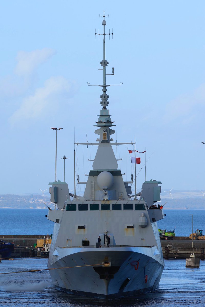 WarshipCam's tweet photo. French Navy Aquitaine-class frigate FS Aquitaine (D650) coming into Leith, Scotland - October 19, 2024 #fsaquitaine #d650 

SRC: TW-@MichaelJWC626 https://t.co/wDUXi87AAl