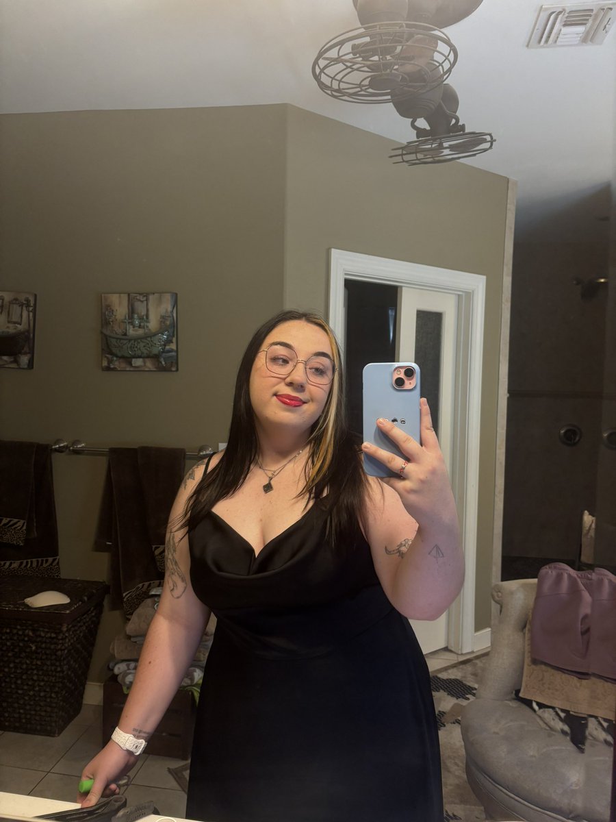 AlexusNeil's tweet image. oh heyyyy 😁