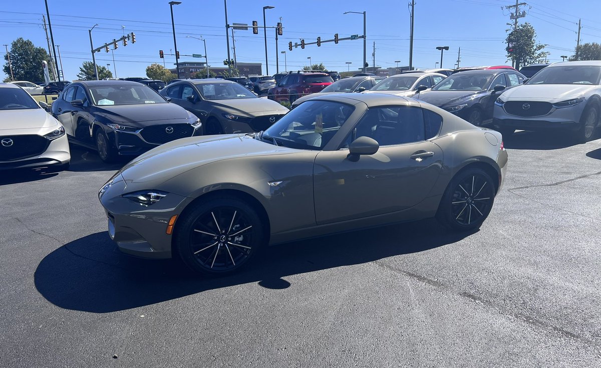 senlassa's tweet photo. From the era of the Miata to the era of the Miata. I know, I don’t change a whole lot, I don’t question what works. https://t.co/eVv0HyOHfT