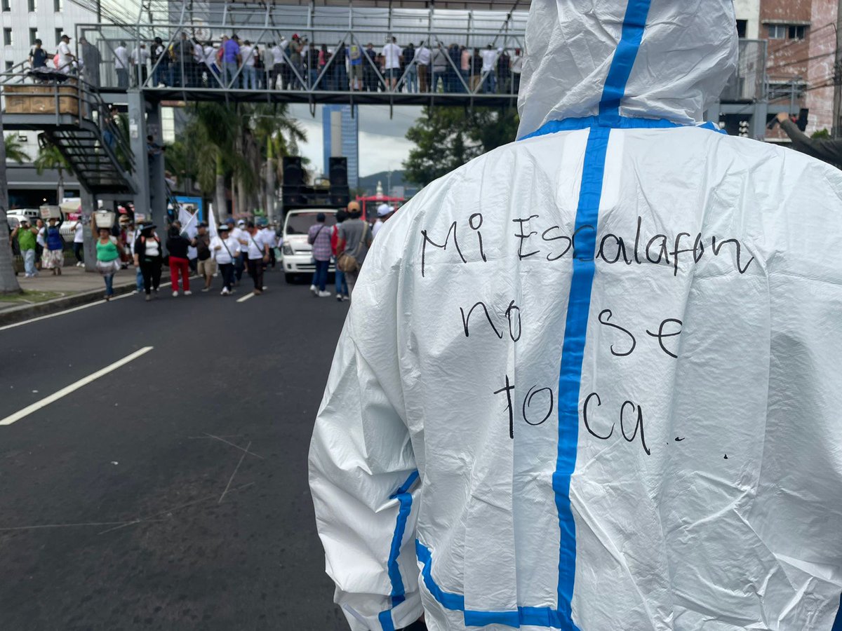 florhdez21's tweet photo. #MarchaBlanca #MarchaBlancaSV https://t.co/tfmsg6Bh7q