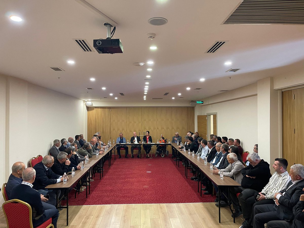 Birbirinden kıymetli arkadaşlarımızla #Denizli'de buluştuk, ülkemizin ve milletimizin yarınlarını konuştuk.
Yarınlara dair Türk milletinin umutlarını yeniden yeşertmek için,
ülkemizi yaşadığı badirelerden, krizlerden ve bu ucube sistemden kurtarmak için mücadeleye devam edeceğiz.