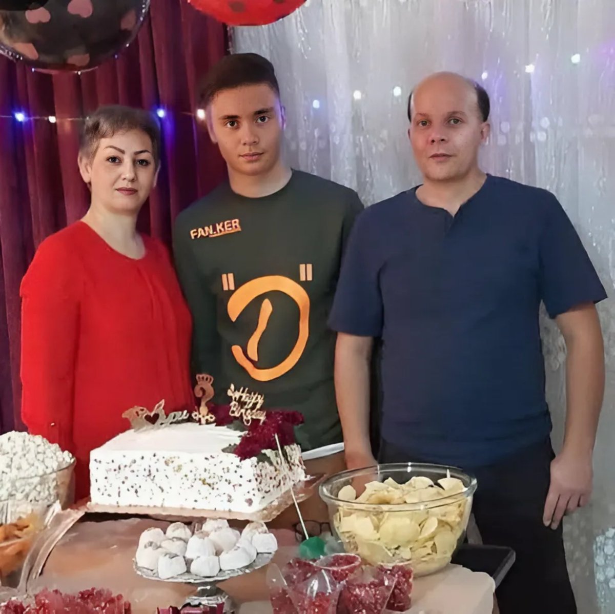 XLOG4RX's tweet photo. پدر #نیما_نوری گفته ما به مجازی دسترسی نداریم، نمیخوایم بچه‌مون فراموش بشه؛ پسر قهرمان شما هیچوقت فراموش نمیشه آقای نوری... https://t.co/3mkGXJAB0e