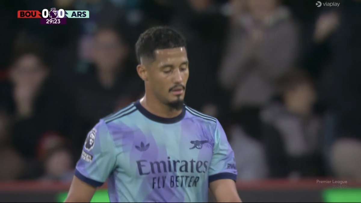 IB_Deets_ZA's tweet photo. Rolls Royce... yeah right I think the word you Gunners are looking for is a Renault. 
#BOUARS https://t.co/DUmVb70I6Q