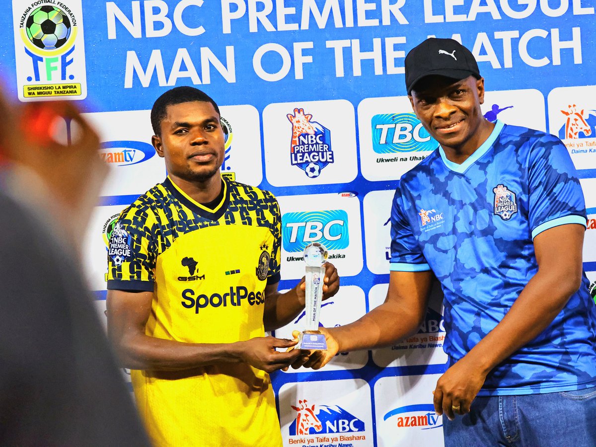 azamtvtz's tweet photo. #KariakooDerby Nyota wa mchezo ni kiungo wa Yanga,Maxi Nzengeli...
FT: Simba 0-1 Yanga.
#AzamSports1HD #NBCPremierLeague #LigiKuuYaNBC #NBCPL #NBCPLUpdates #SisiNiSoka #KariakooDerby #WataniWaJadi #DerbyYaKariakoo #SimbaYanga #SimbaSC #YangaSC #HakunaKisingizio https://t.co/KLxTmba783