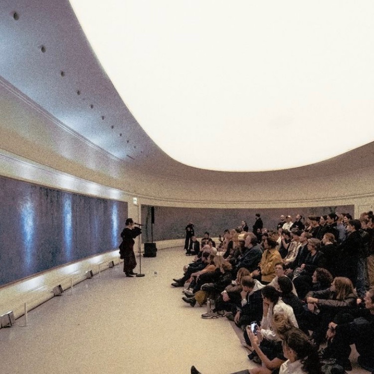 polacheknews's tweet photo. Caroline performing True Love Waits by Radiohead in front of Monet’s Water Lilies at Musée de l’Orangerie in Paris 🪷 https://t.co/bWF6J2V3FM