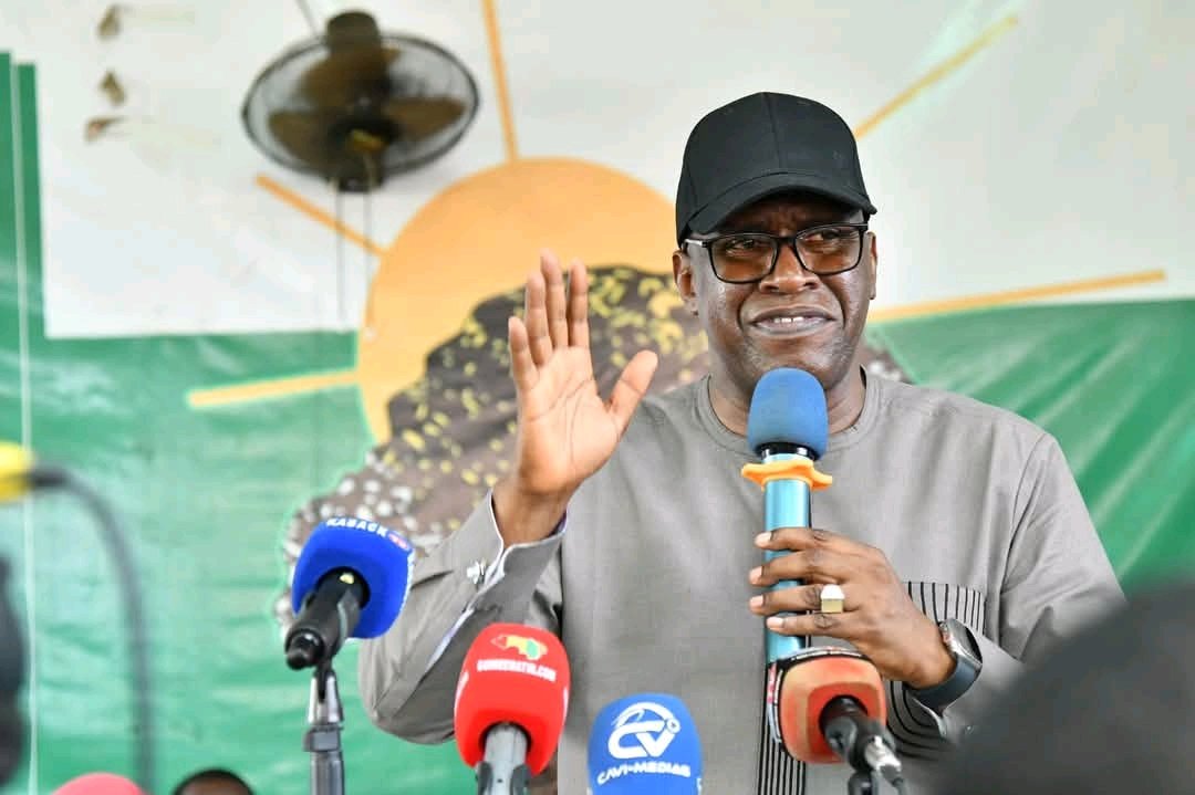 VisionGuinee's tweet photo. Fodé Oussou Fofana : ‘’Si tu fais la politique et que tu es ambivalent, tu mets en danger toute ta descendance…’’ https://t.co/Mu36X4njia #Kibaro #SaturdayWithBTS https://t.co/3AMkbLvEIH