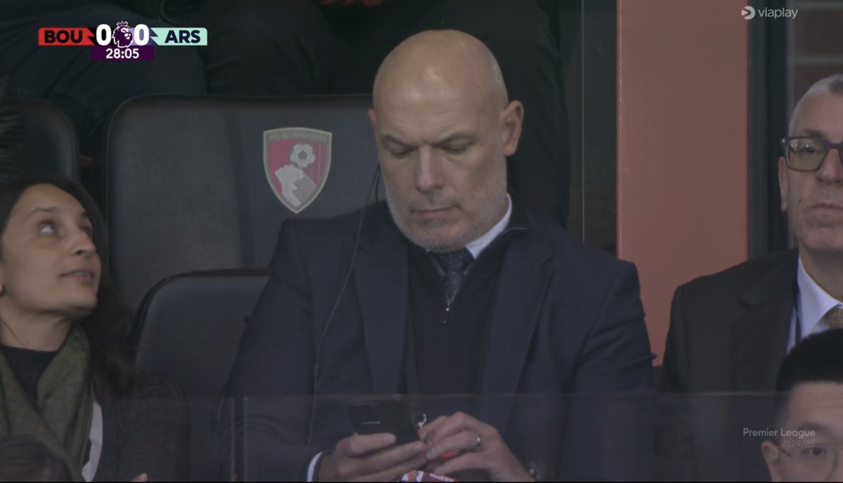 Gunnersc0m's tweet photo. Howard Webb on his phone and listening to his ear-piece during VAR’s decision to send off William Saliba… https://t.co/wMnOoJBmWQ