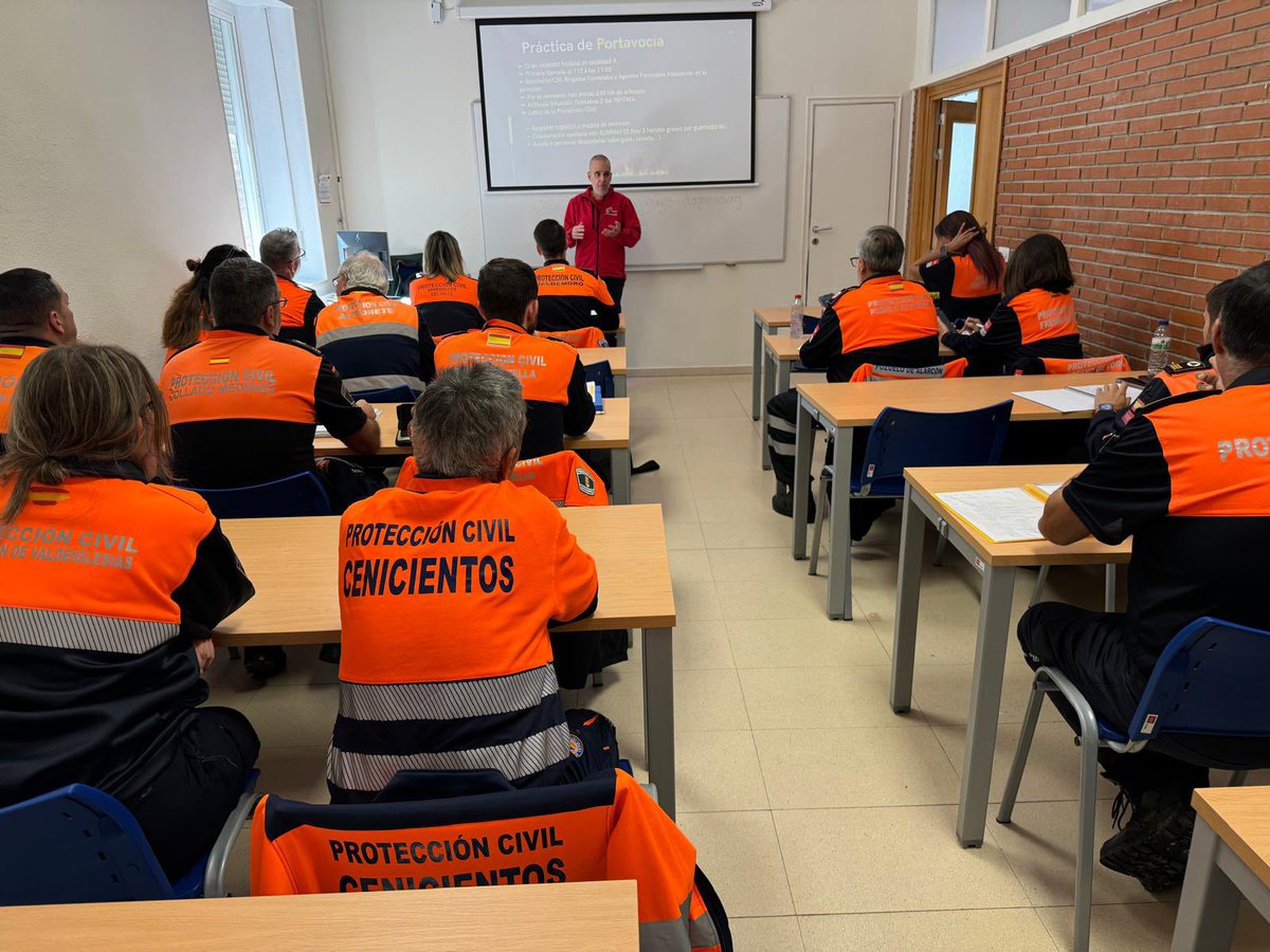 📚Hoy se ha realizado un Curso de Formación en Comunicación dirigido a los Jefes de Agrupación de #ProteccionCivil.

✔️ El Curso lo ha impartido el Gabinete de Prensa de la #ASEM112 en las instalaciones del #IFISE (Instituto de Formación Integral en Seguridad y Emergencias).