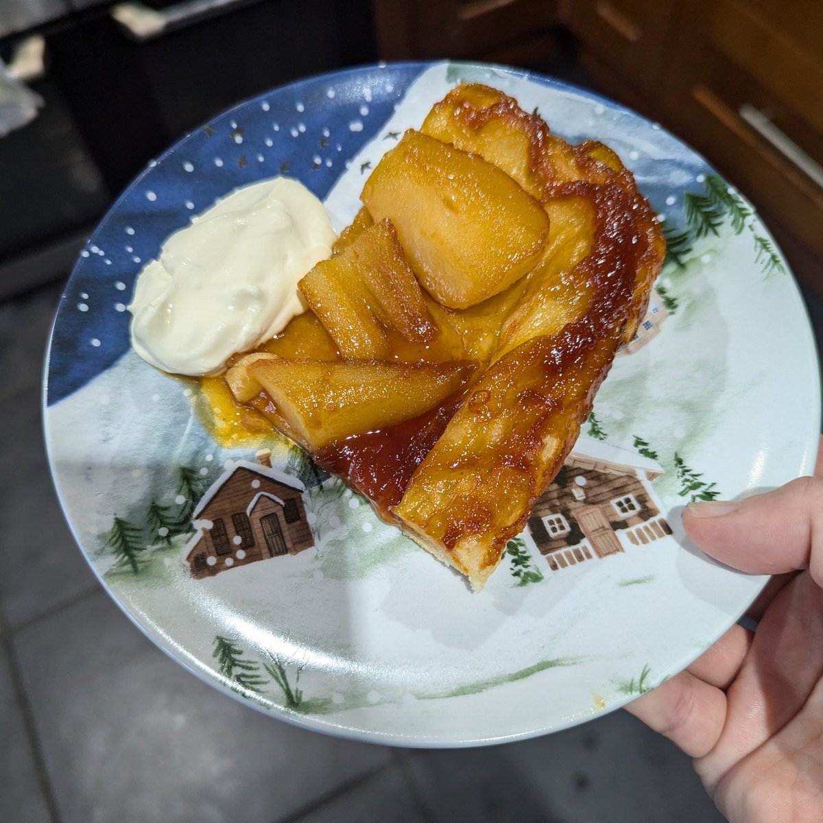 Jamie's tutti-frutti pear tarte tatin for #gbbotwitterbakealong #caramelweek <a href="/thebakingnanna1/">The Baking Nanna</a> <a href="/Rob_C_Allen/">Robert Allen</a> delicious! 👋🏻