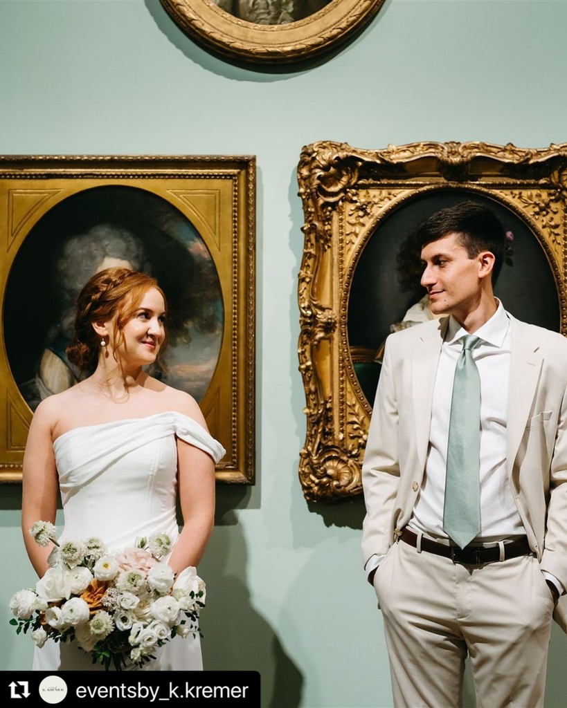 SpeedArtMuseum's tweet photo. We'd say they are framed quite well. 😍 Tag us in your wedding photos at the Speed! 

#Repost @eventsby_k.kremer 
・・・
love in an art gallery, captured beautifully by @jenniferchang_photography https://t.co/MSDMKzSWQE