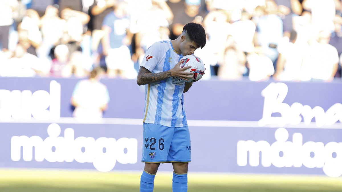 MalagaCF's tweet photo. Tu coraje es un ejemplo para todos, Antoñito. 

Seguiremos adelante juntos 🫂 https://t.co/71pnbgtnYU