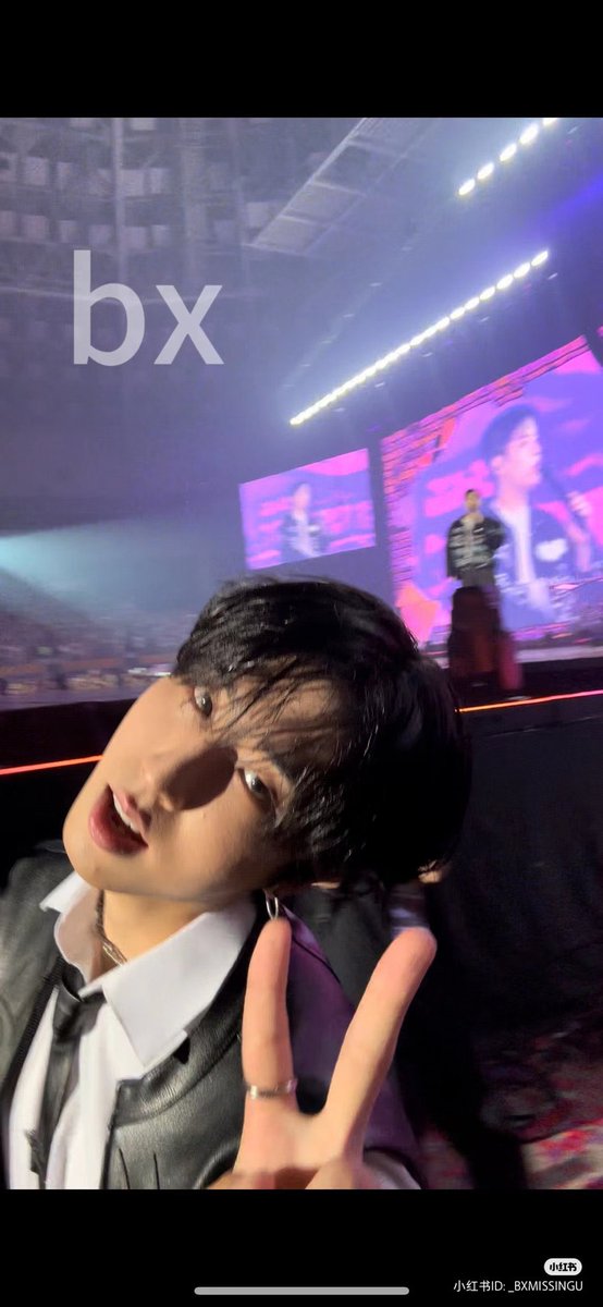 new seungsung selca if youre desperate enough and I Am !