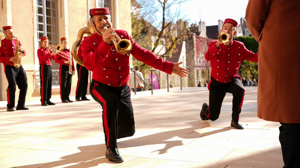 #Dijon ✨Vous étiez très nombreux ce samedi à venir découvrir l'Hôtel Bouchu dit d'Esterno dans tout l'éclat de sa réhabilitation. Ce joyau du 17e siècle devenu le siège de l'<a href="/OIV_int/">OIV</a>  vous ouvre encore ses portes demain avec de nombreuses animations. dijon.fr/actualites/dij…
