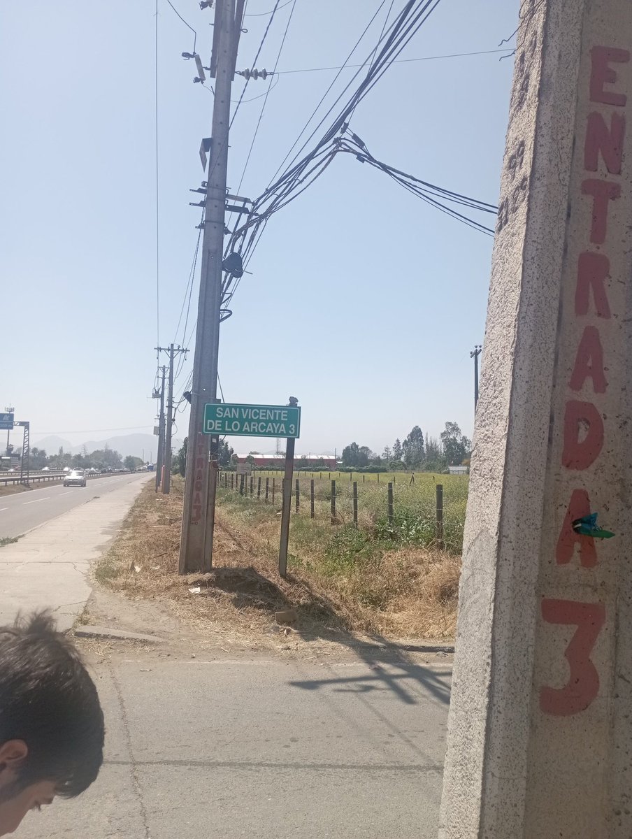 BegonaPanero's tweet photo. @EnelColina @MuniColina un poste con peligro de caida en un sector que pasan muchos autos y peatones 
Caletera san martin , altura san Vicente de lo arcaya 3 https://t.co/iKs3aStyOF
